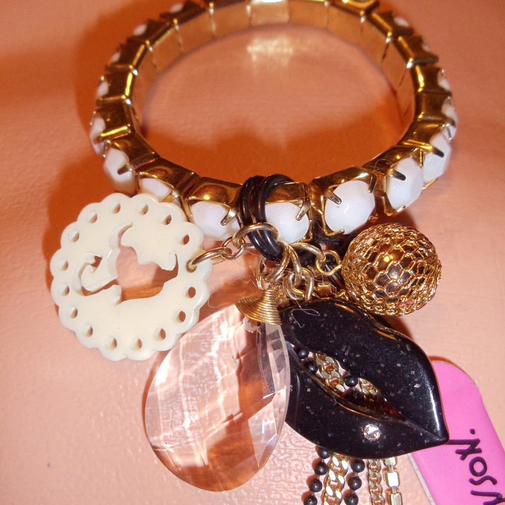 SHE DEVIL BETSEY JOHNSON STRETCH CHARM BRACELET vintage Valentine’s Day gift - Picture 1 of 2